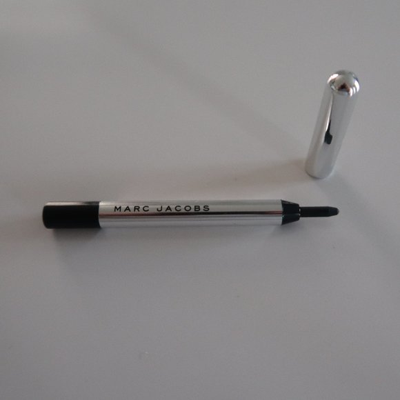 🆕 Marc Jacobs Eyeliner Black MINI Travel Size - Picture 2 of 3